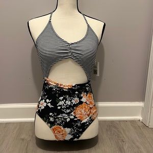 NWT and panty liner - Cupshe one piece open front swimsuit